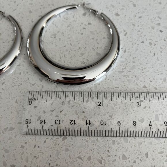 Minimalist silver color Hoop Earrings - Picture 9 of 12